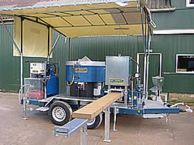 Compressed earth block machines